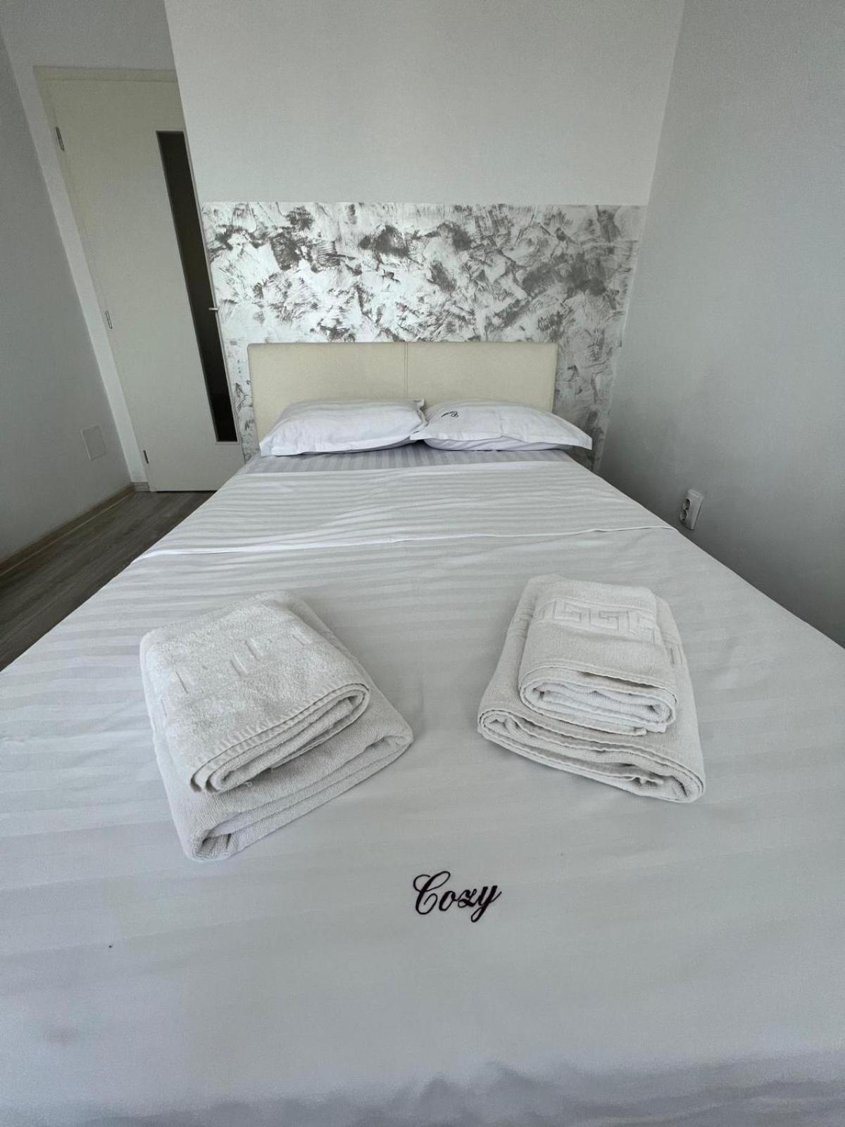 Cozy 3 Bedroom Apartments In Centre Of Iasi Palas Mall Экстерьер фото